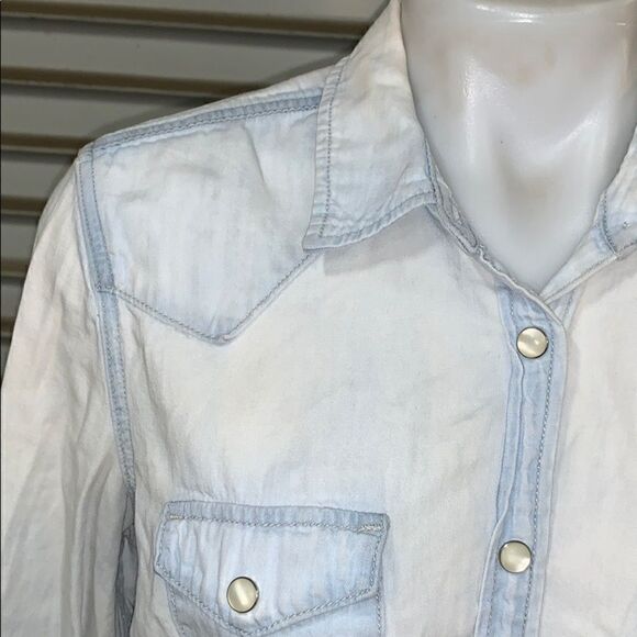 Gap 1969 100% cotton blue button up top - Picture 4 of 7